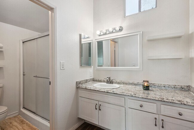 Building Photo - Spacious 3 Bed 2 Bath Townhome in Villa Po...