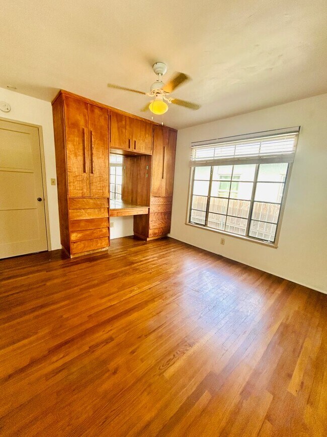 Building Photo - Live by Windansea Beach in La Jolla - 4BD/2.5BA Home - Only $5,995/mo!