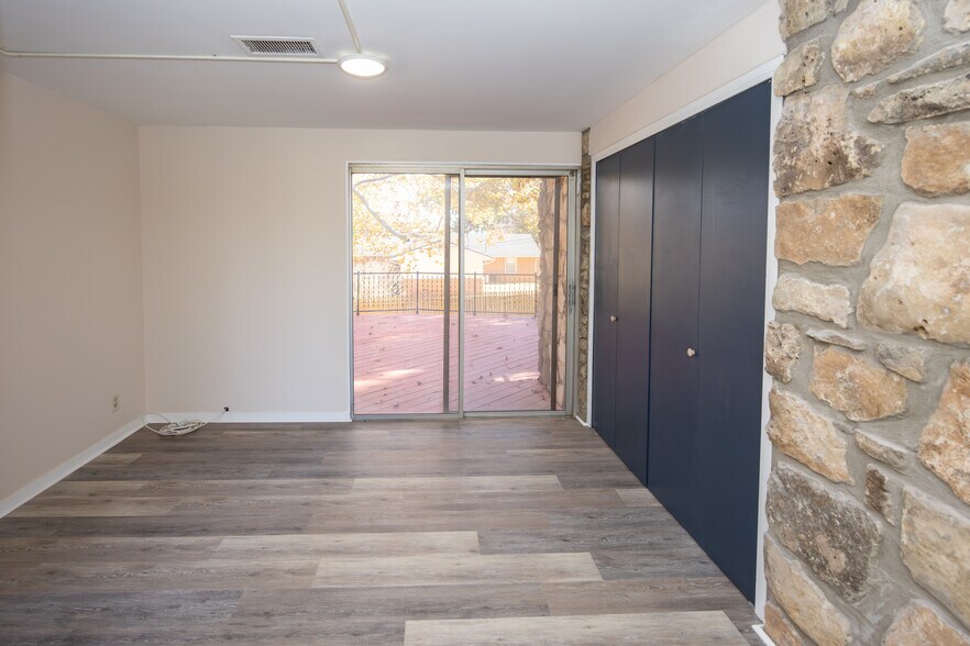 Building Photo - 109 N 10th St