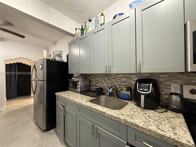 Building Photo - 600 12th St