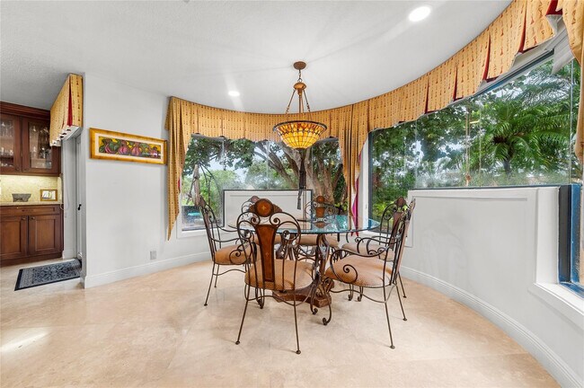 Building Photo - 10111 Vestal Ct