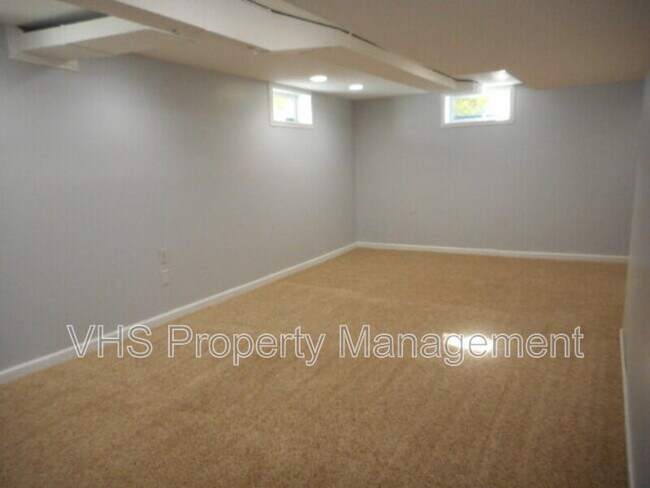 Building Photo - 815 Bright St