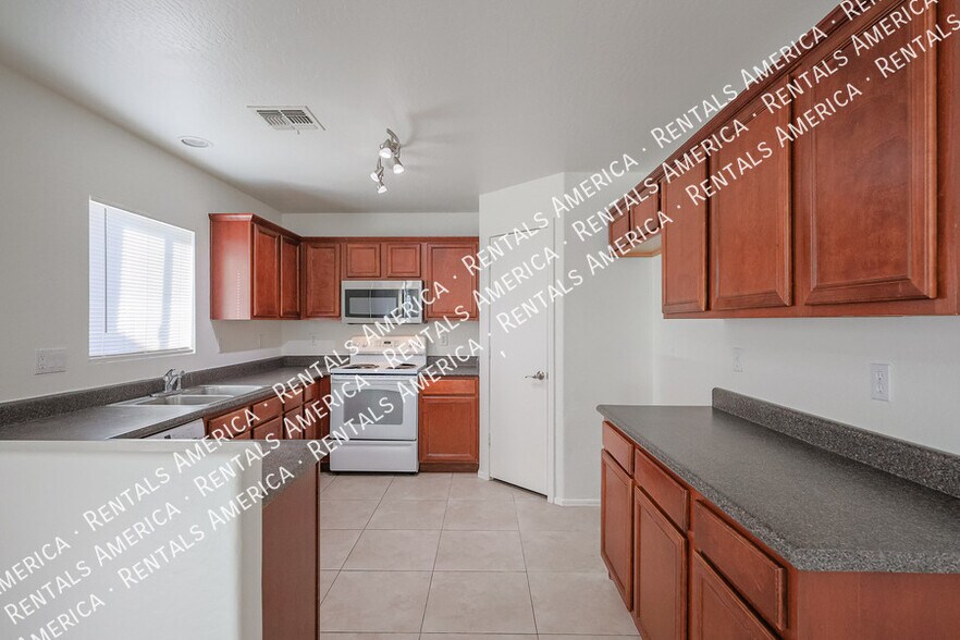 Building Photo - 17747 W Ventura St