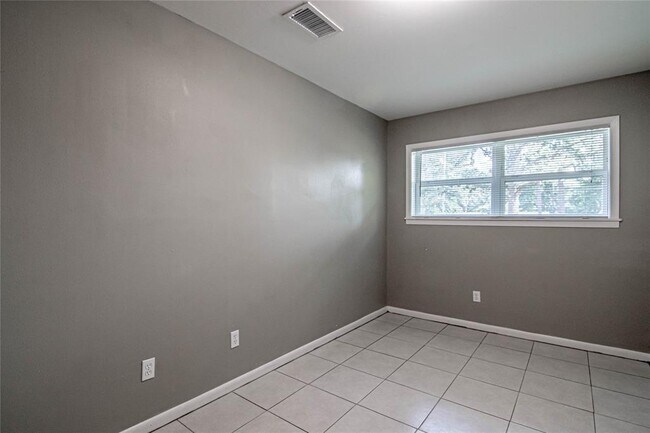 Building Photo - 604 Hayman St