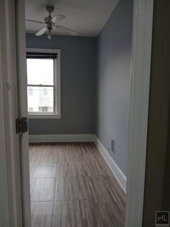 Building Photo - 107 STREET
