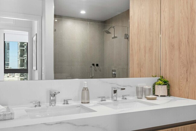 Building Photo - 11 NE 6th St