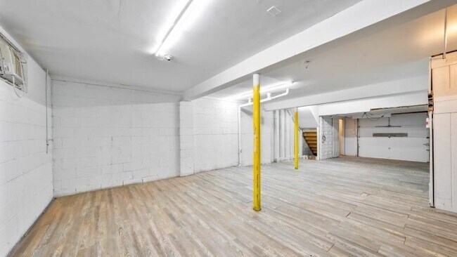 Building Photo - 326 Bond St