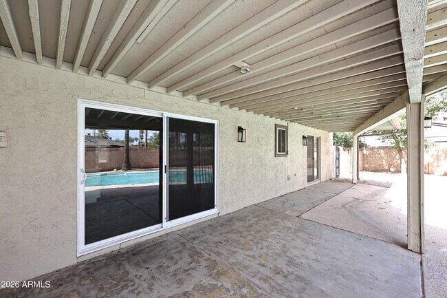 Building Photo - 2131 E Geneva Dr