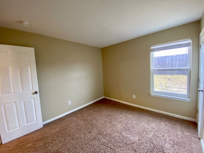 Building Photo - COMING SOON!! Stunning 4 Bedroom 2.5 Bathr...
