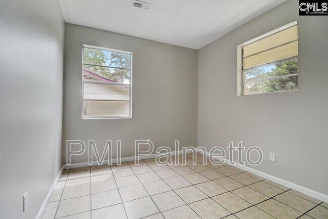 Building Photo - 329 Saddlefield Rd