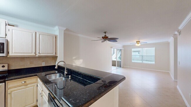 Building Photo - 2Bd/ 2Ba Condo in Premier Delray Beach Location **Optional Private Storage Garage**
