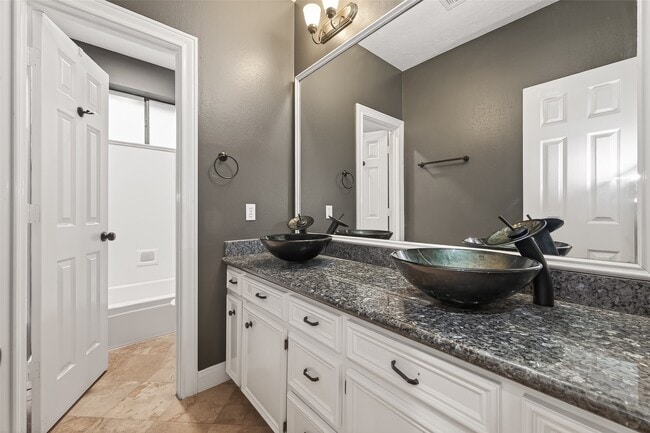 Building Photo - 4910 Waterbeck St