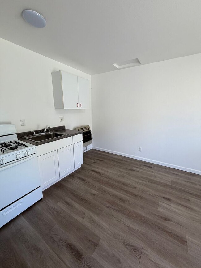Building Photo - 2.2 Miles to Oregon Tech and Sky Lakes Medical Center! Newly renovated 1bdrm