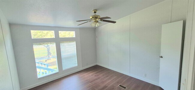 Building Photo - 24430 Oak Hollow Blvd
