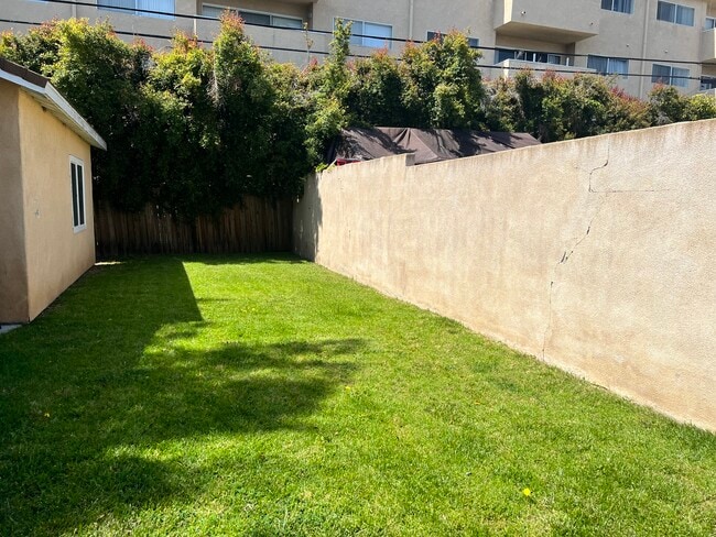 Building Photo - 10725 Westminster Ave