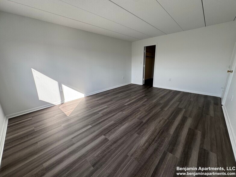 Building Photo - 51 Hill Rd