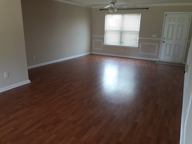 Building Photo - Lake Shore Subdivision-Port Wentworth