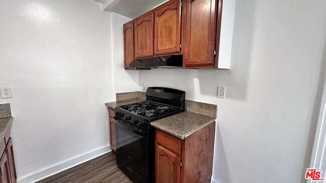 Building Photo - 1709 W 70th St