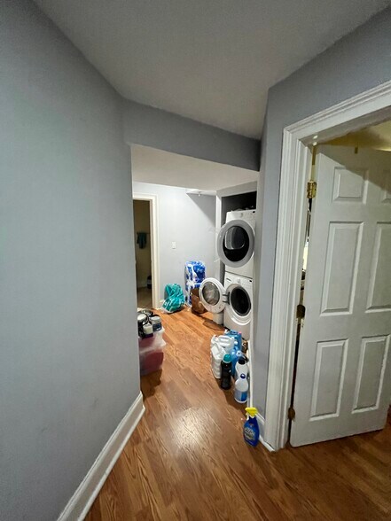 Building Photo - 731 Parker St