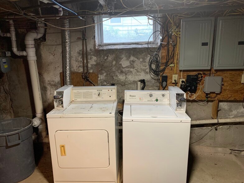 Building Photo - 73 Gooding St