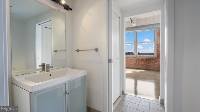 Building Photo - 444 N 4th St