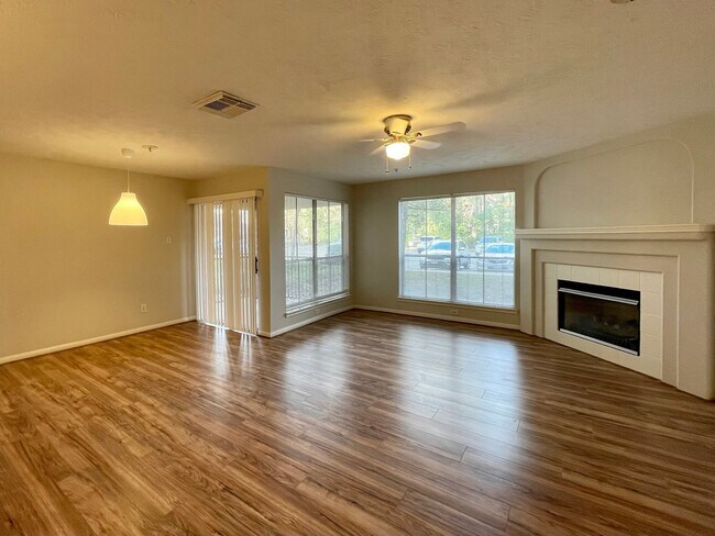 Building Photo - 8051 Bay Branch Dr