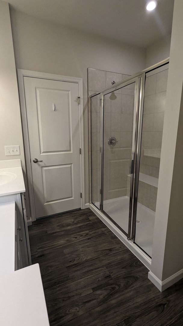 Building Photo - Luxury Townhome