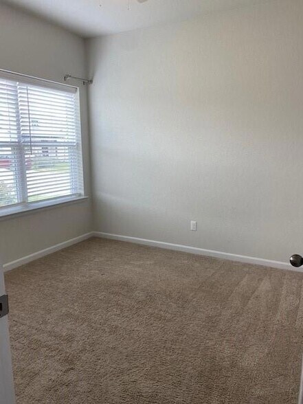 Building Photo - 127 Patrick Herndon Dr
