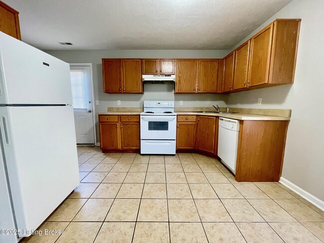Building Photo - 7011 US-150