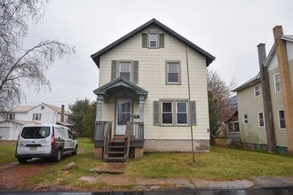 Building Photo - Spacious Three Bedroom House in Mill Hall!