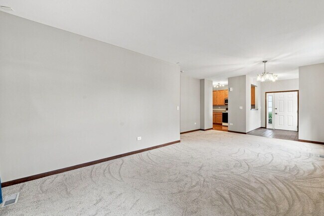 Building Photo - 2532 Oneida Ln