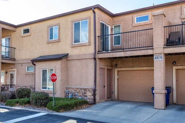 Building Photo - Beautiful Ranch-Style Condo with Attached ...