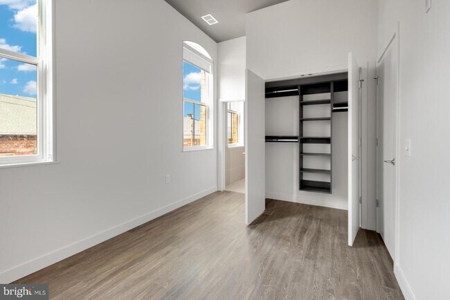 Building Photo - 525 N 41st St