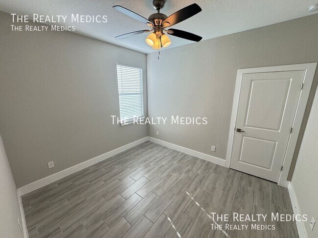 Building Photo - 304 Big Sioux Ln