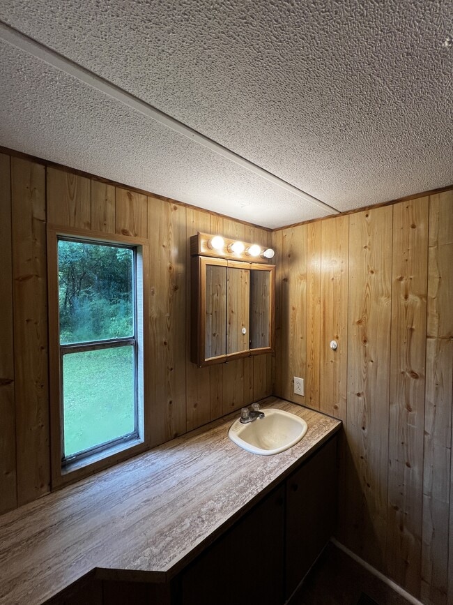 Building Photo - 1031 Aaron Ln