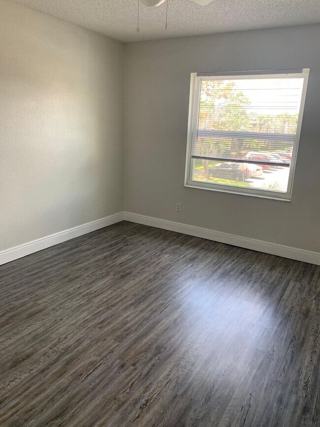 Building Photo - 9809 Turf Way