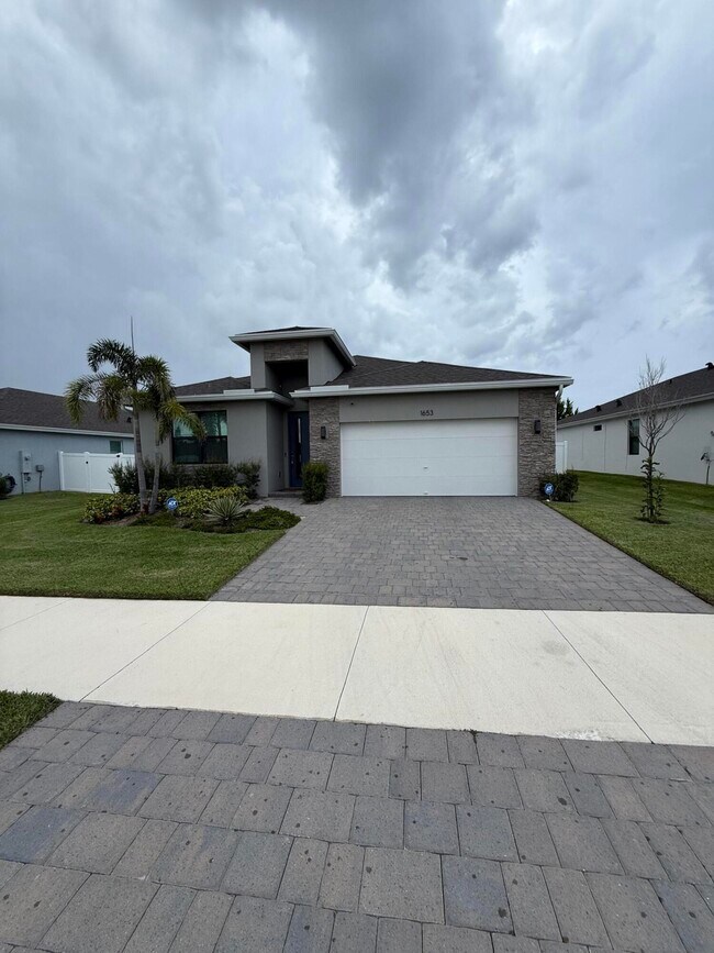 Building Photo - 1653 NE Ocean Dunes Dr