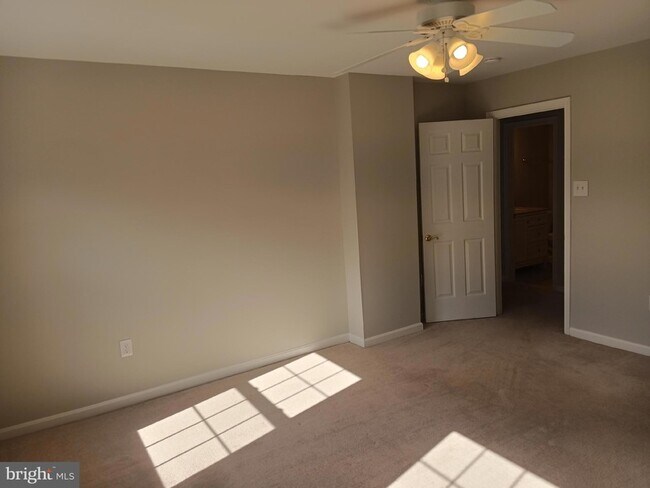 Building Photo - 345 Silver Ridge Dr