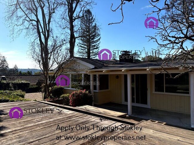 Building Photo - 1130 Laurel Dr