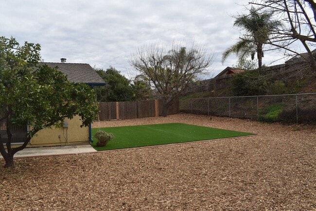 Building Photo - Single Story 3 Bed 2 Bath Home in Poway- S...