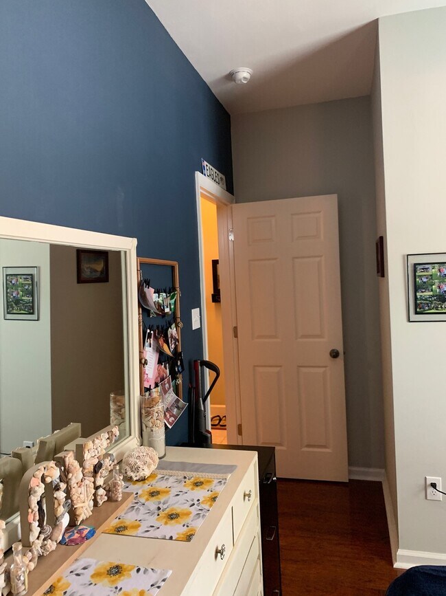 Building Photo - 3/2 IN HAMPTON CREEK SUBDIVISION- AVAILABLE SEPTEMBER 1, 2026