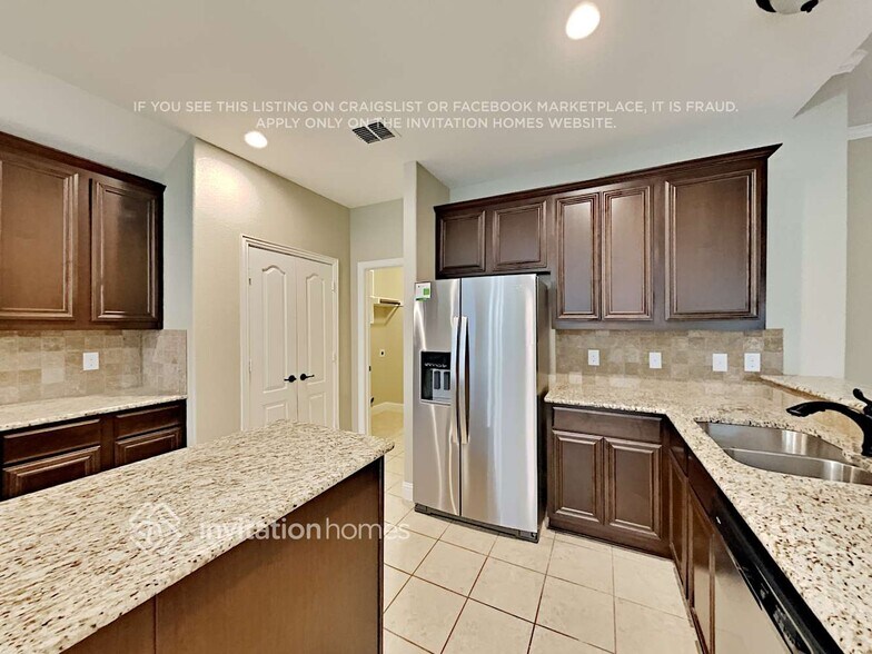 Building Photo - 1628 Signature Dr