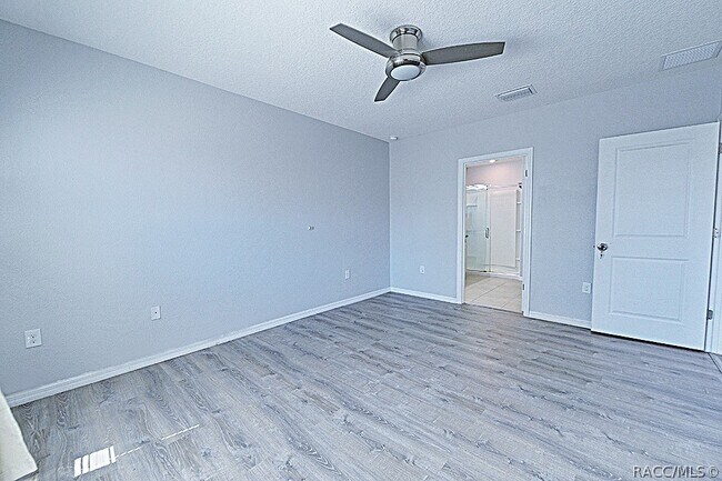 Building Photo - 320 W Runyon Loop