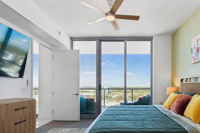 Building Photo - 400 Central Ave