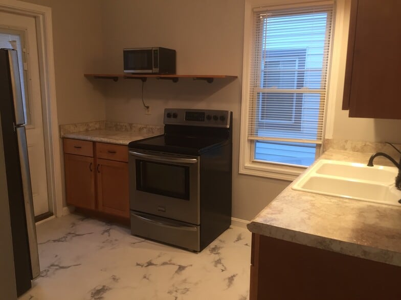 Building Photo - 3323 Emerson Ave