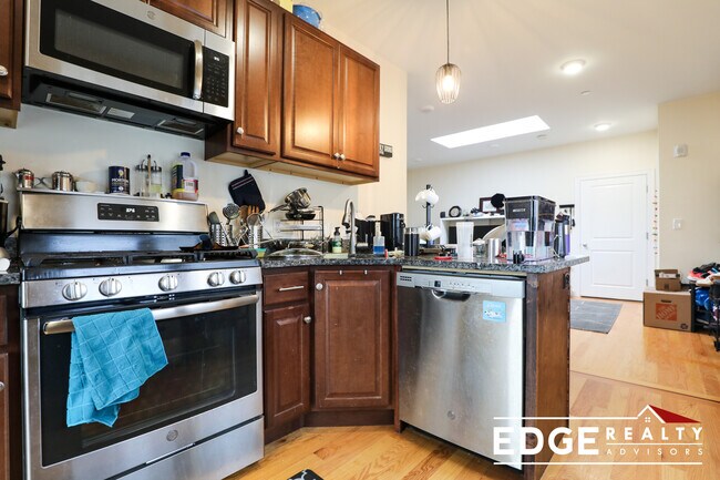 Building Photo - 549 Washington St