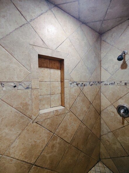 Custom tiled baths - 604 Twin Brooks Way SE