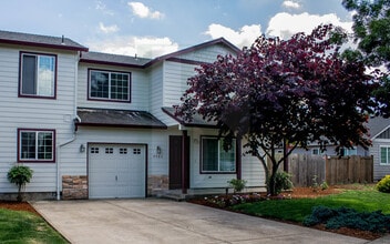 Building Photo - Spacious Updated Duplex in Salem