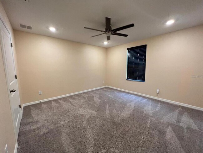 Building Photo - 700 Split Hoof Dr