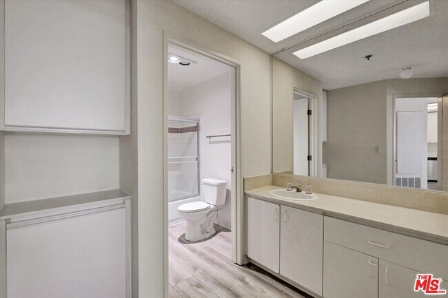 Building Photo - 10600 Wilshire Blvd